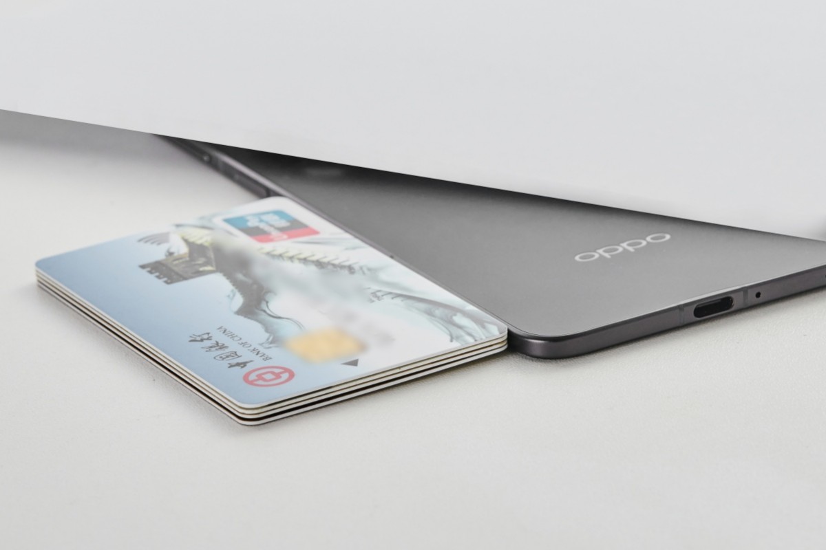 OPPO Find N5 即將登場：全球最薄書本式摺疊機，厚度直逼 USB-C 接口