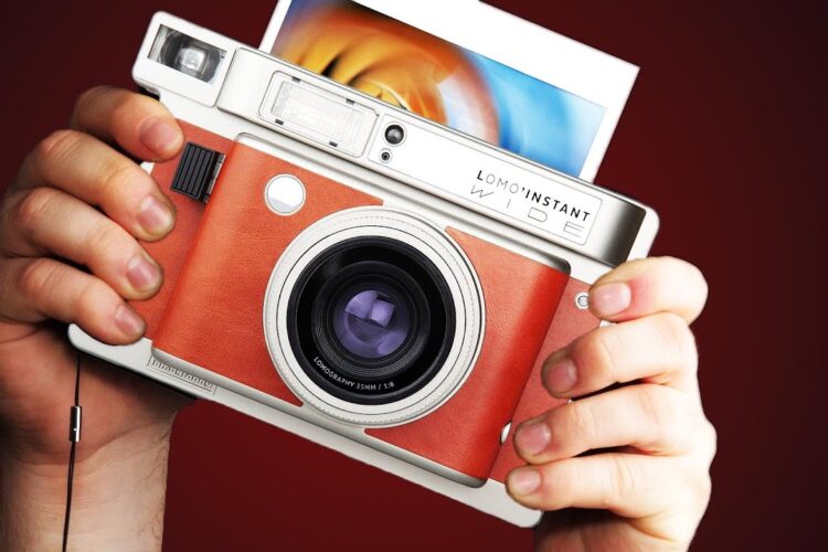 Lomography 推出新版 Lomo’Instant 即影即有相機，搭載 90mm 多層鍍膜玻璃鏡頭