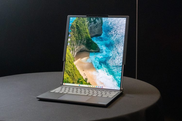 CES 2026 Lenovo 展示可捲曲螢幕概念筆電 雙面顯示設計引發實用性討論