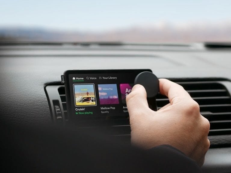 Spotify CarPlay 介面大混亂 播歌資訊停留上一首 空白畫面嚇親司機